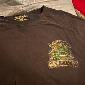 Mens 3XLT tee shirt with frog design on the back and on front pocket.